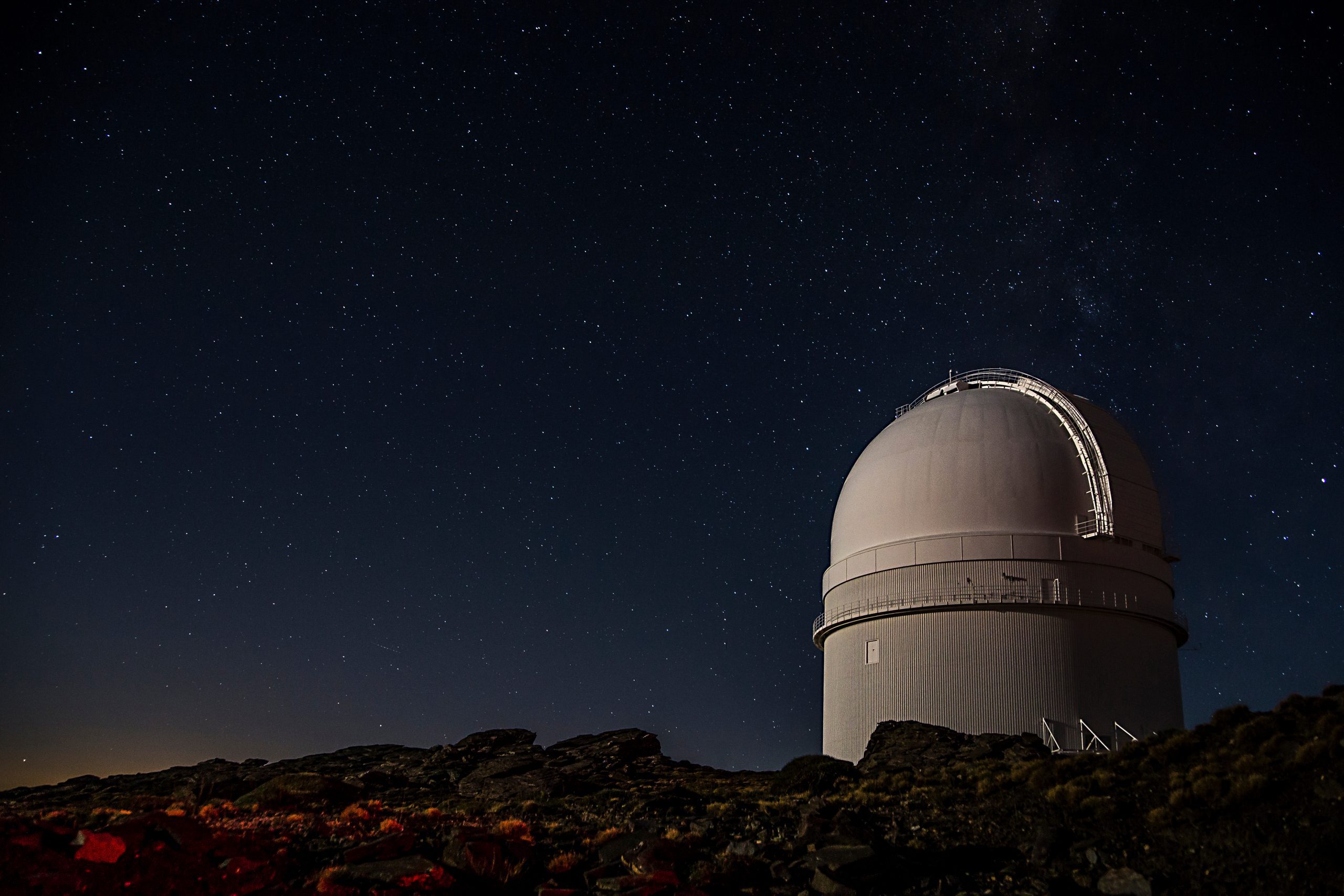 Enhancing Telescope Image Clarity With Parabolic Mirrors